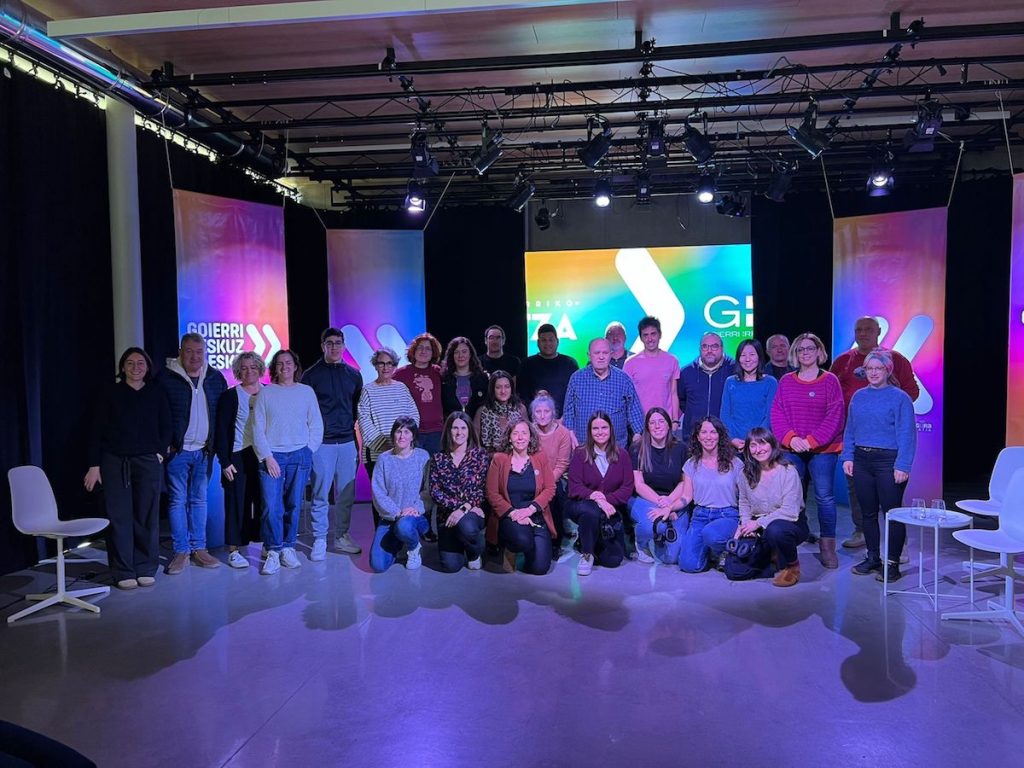 GOIERRI ESKUZ ESKU SAIOA