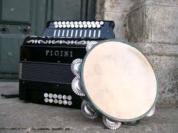 MUSIKAZBLAI/ TRIKISOINU